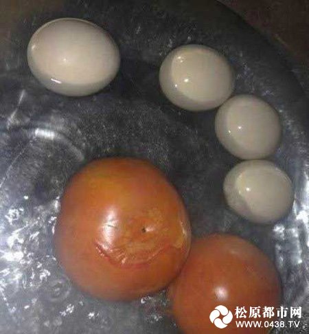 去同事家做客，同事给做的西红柿鸡蛋汤！.jpg