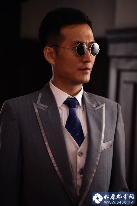 马赫饰演约翰
